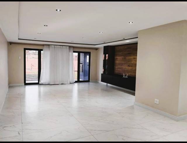 4 BEDROOM HOUSE FOR SALE IN MANKWENG
